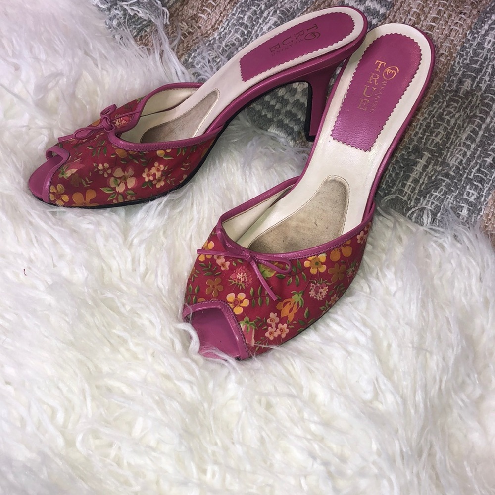 True meaning vintage pink floral heels